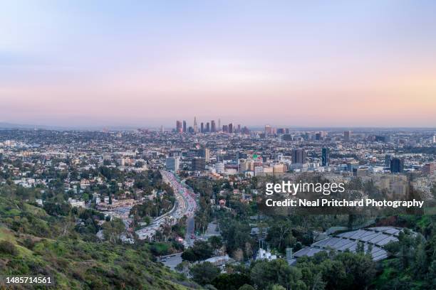 overlooking los angeles california - los angeles skyline stock-fotos und bilder