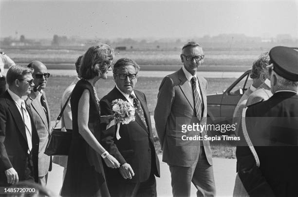 Secretary of State , Dr. Henry Kissinger visits the Netherlands; arrival Schiphol Airport, Nancy, Kissinger and Van der Stoel /, August 11 ministers.