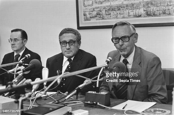 Secretary of State , Dr. Henry Kissinger visits the Netherlands; press conference, Kissinger and Van der Stoel /, August 11 ministers.