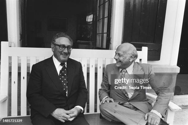 Secretary of State , Dr. Henry Kissinger pays visit to Den Uyl at Catshuis, August 11 ministers.