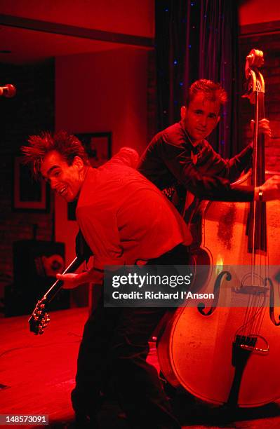 the dempseys (rockabilly trio) performing at elvis presley's club. - rockabilly stock photos et images de collection