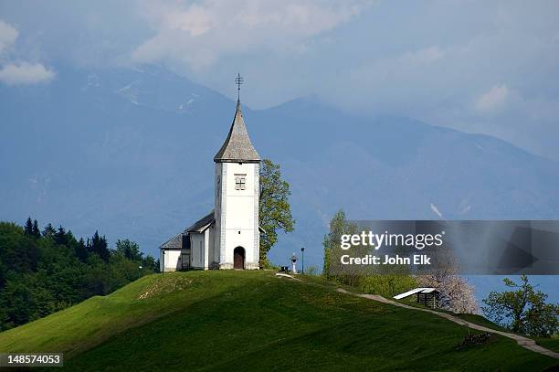 jamnik church in jelovica mountains. - kranj 個照片及圖片檔