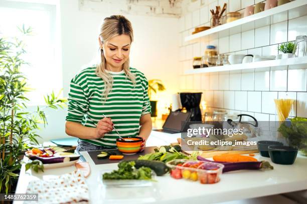 preparing a healthy meal - wife stock pictures, royalty-free photos & images