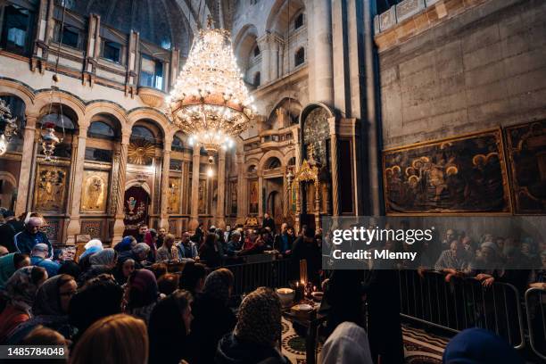 jerusalem christian easter mass church of the holy sepulchre israel - grieks orthodox stockfoto's en -beelden