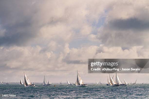 scudding along - yarmouth isle of wight stockfoto's en -beelden