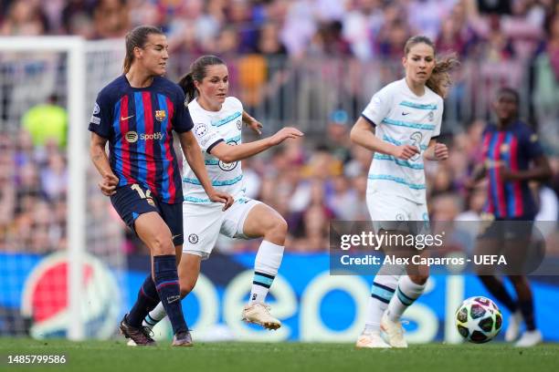 Patri Guijarro of FC Barcelona and Jessie Fleming of Chelsea battle for the ball during the UEFA Women's Champions League semifinal 2nd leg match...