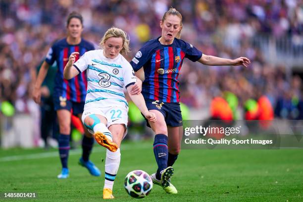 Keira Walsh of FC Barcelona competes for the ball with Erin Cuthbert of Chelsea FC during the UEFA Women's Champions League semifinal 2nd leg match...