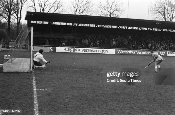 Hockeyinterland Netherlands against England 1-1 in Wagenerstadion Amstelveen. Moments of play, April 19 field hockey, sport.