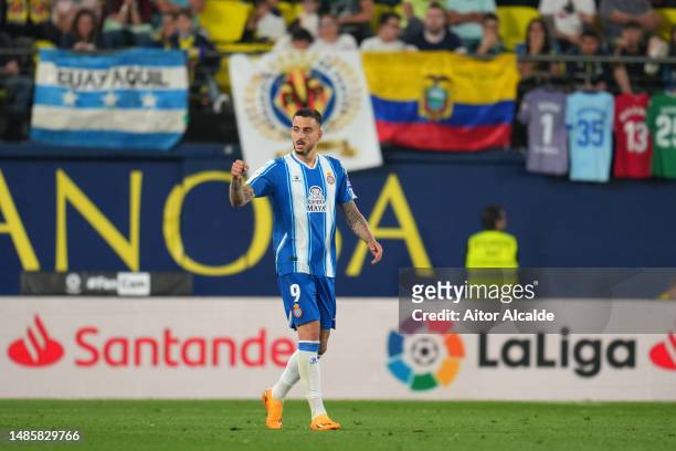 Joselu of RCD Espanyol celebrates after scoring the team's second goal during the LaLiga Santander match between Villarreal CF and RCD Espanyol at...