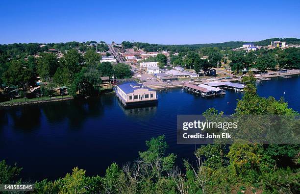 lake taneycomo, the ozarks. - ozark mountains fotografías e imágenes de stock