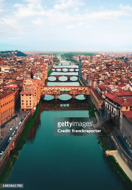 ponte vecchio aerial view - florence italy 個照片及圖片檔