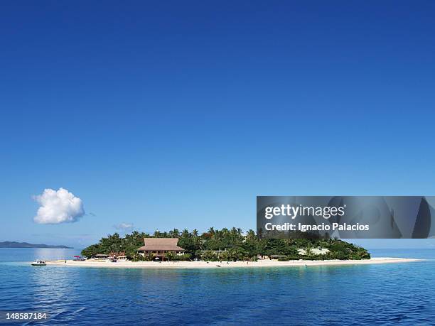 beachcomber island. - beachcomber island stock pictures, royalty-free photos & images