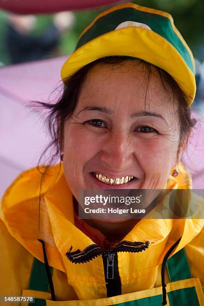 portrait of street vendor with golden teeth. - capped tooth stock-fotos und bilder