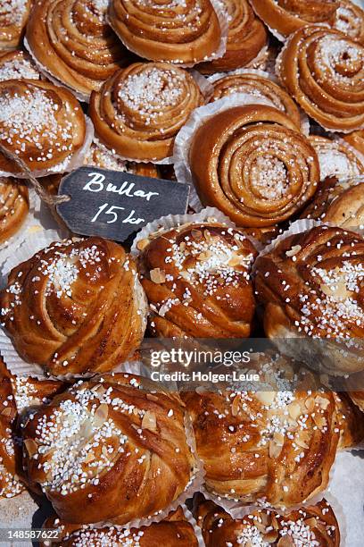 traditional bullar swedish pastries for sale at market. - bullar photos et images de collection