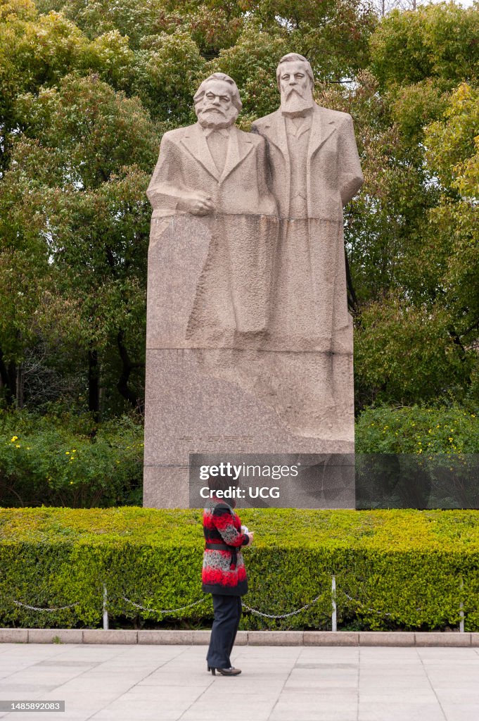 Marx Rise Statue Statue of Karl Marx and Friedrich Engels in Fuxing Park, Shanghai ...
