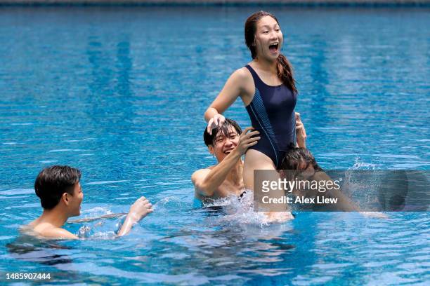 fun in swimming pool - carrying on shoulders stock pictures, royalty-free photos & images