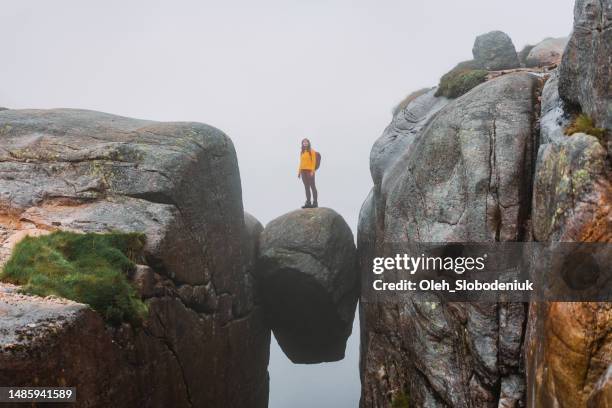 woman standing on kjeragbolten - kjerag bildbanksfoton och bilder