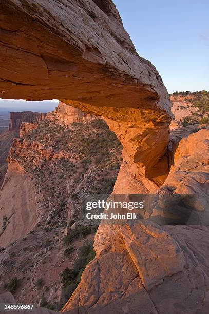 mesa arch, sunrise. - utah arch stock pictures, royalty-free photos & images