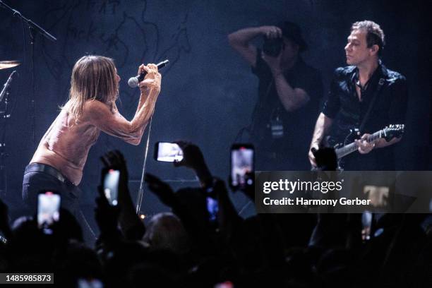 Iggy Pop and Jamie Hince Perform At The Hollywood Palladium on April 27, 2023 in Los Angeles, California.