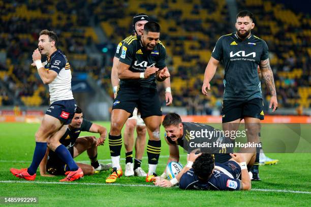 Cam Roigard of the Hurricanes scores a try during the round 10 Super Rugby Pacific match between Hurricanes and ACT Brumbies at Sky Stadium, on April...