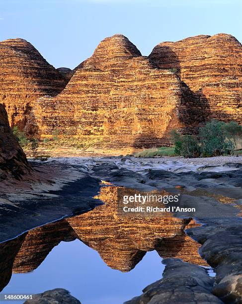 reflections of the outback's unique rock formations of the bungle bungle region in the purnululu national park. - bungle bungle stock-fotos und bilder