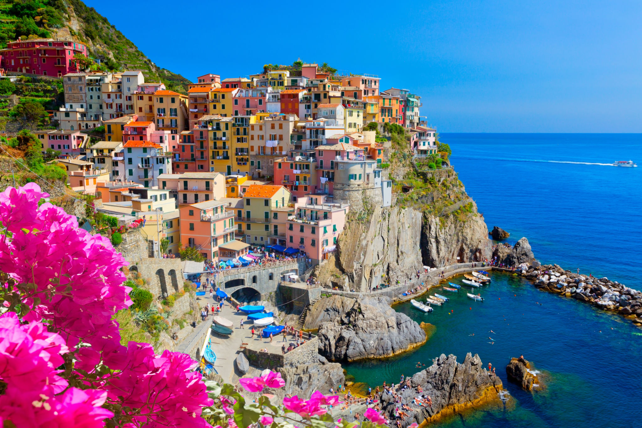 Picturesque village of Manarola, Cinque Terre, Italy Picturesque village of Manarola, Cinque Terre, Italy