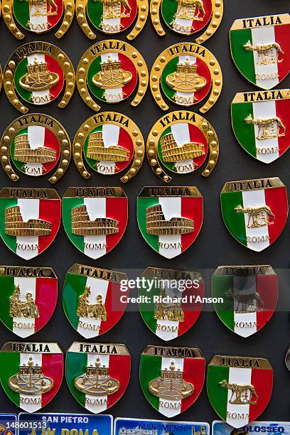 souvenirs for sale displayed outside shop. - negozio di souvenir foto e immagini stock