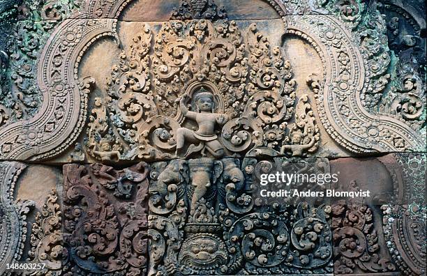 the wonderful bas relief art of banteay srei with indra sitting atop a three headed elephant in angkor, built in the late 10th century, a hindu temple dedicated to shiva - sitting shiva stock pictures, royalty-free photos & images