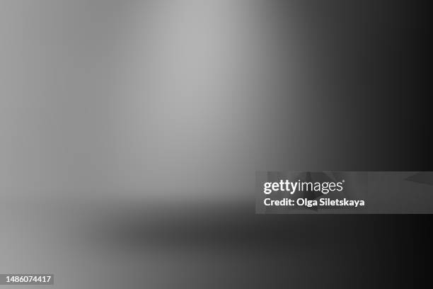 studio backgrounds - sfondo grigio foto e immagini stock