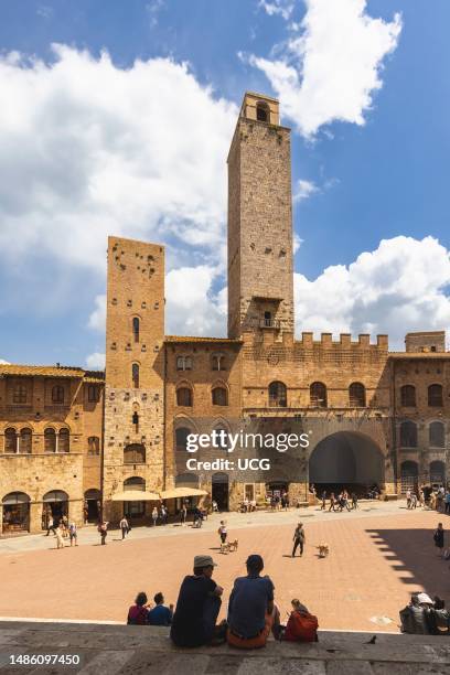 Piazza del Duomo, San Gimignano, Siena Province, Tuscany, Italy. San Gimignano is a UNESCO World Heritage Site.