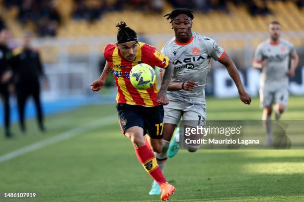 Valentin Gendrey of Lecce competes for the ball with Destiny Udogie of Udinese during the Serie A match between US Lecce and Udinese Calcio at Stadio...
