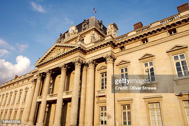 facade of ecole militaire, avenue de la motte. - militaire stock pictures, royalty-free photos & images