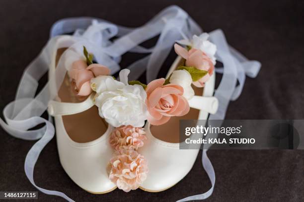 a pair of communion shoes with flowers - comunion fotografías e imágenes de stock