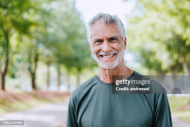 portrait of a senior man on a workout in the public park - beard imagens e fotografias de stock