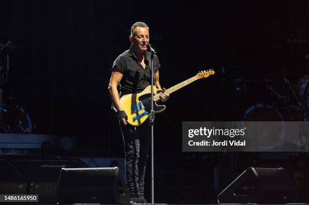375 Bruce Springsteen Performs In Barcelona Stock Photos, High-Res ...