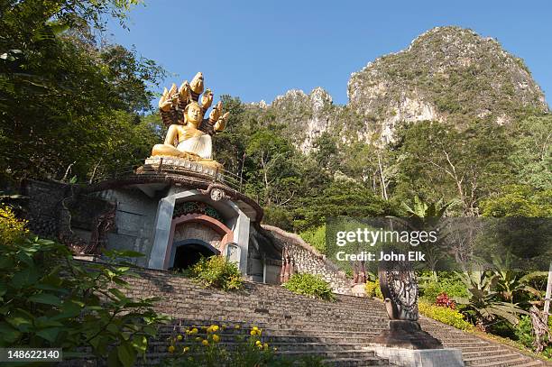 buddha statue on road to tak. - mae sot fotografías e imágenes de stock