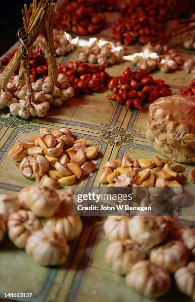 onions and garlic on display at a stall in a dili market. - dili stock pictures, royalty-free photos & images