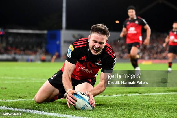 Fergus Burke of the Crusaders scores a try during the round 10 Super Rugby Pacific match between Chiefs and Crusaders at FMG Stadium Waikato, on...