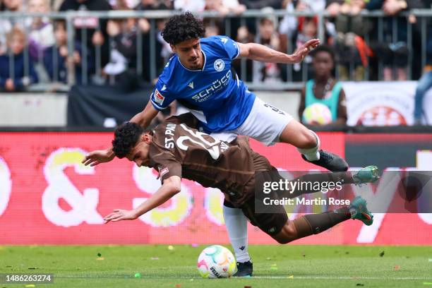 Elias Saad of FC St. Pauli is challenged by Guilherme Ramos of DSC Arminia Bielefeld during the Second Bundesliga match between FC St. Pauli and DSC...