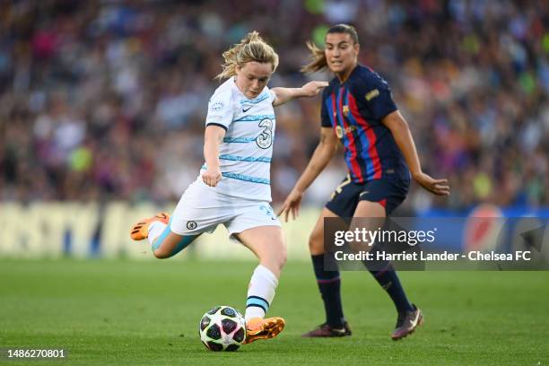 Erin Cuthbert of Chelsea is challenged by Patricia Guijarro of Barcelona during the UEFA Women's Champions League semifinal 2nd leg match between FC...