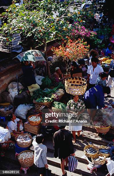 food stalls at denpasar market. - denpasar fotografías e imágenes de stock