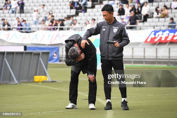 Albert Puig Ortoneda,coach of FC Tokyo who used to be the coach of Albirex Niigata is overwhelmed with emotion as he greets Albirex Niigata...