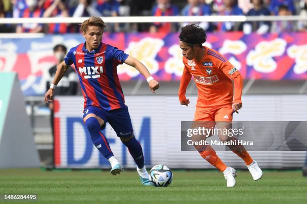 Kuryu Matsuki of FC Tokyo and Ryotaro Ito of Albirex Niigata compete for the ball during the J.LEAGUE Meiji Yasuda J1 10th Sec. Match between...