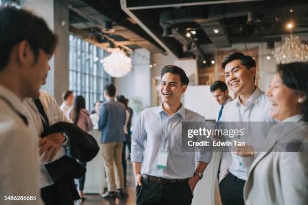 diversify asian seminar participants casual chat after successful conference event at lounge - entertainment evenement stockfoto's en -beelden