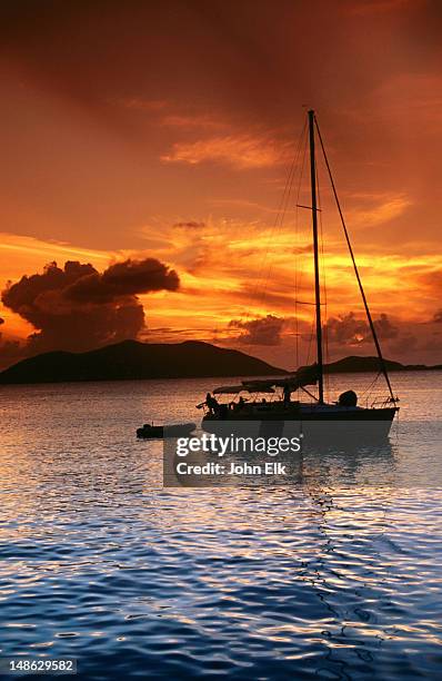 moored yacht at sunset. - cane garden bay stock-fotos und bilder