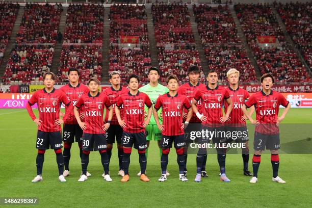 Kashima Antlers players line up for the team photos prior to the J.LEAGUE Meiji Yasuda J1 10th Sec. Match between Kashima Antlers and Gamba Osaka at...