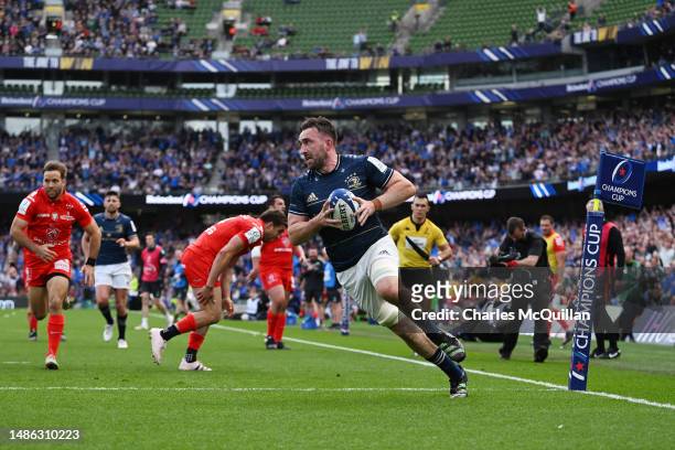 Jack Conan of Leinster scores the team's second try during the Heineken Champions Cup Semi Final between Leinster Rugby and Stade Toulousain at Aviva...
