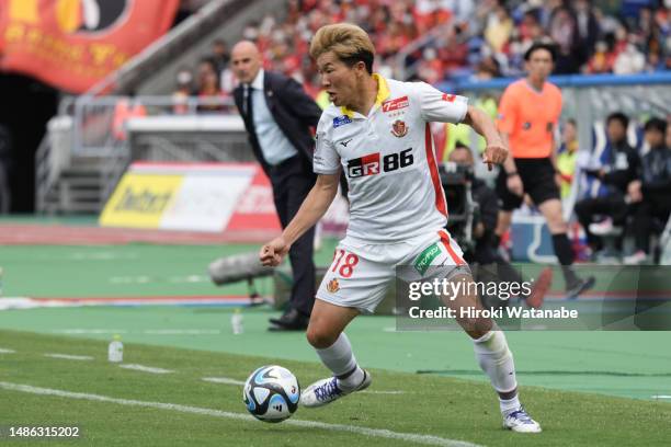 Kensuke Nagai of Nagoya Grampus in action during the J.LEAGUE Meiji Yasuda J1 10th Sec. Match between Yokohama F･Marinos and Nagoya Grampus at NISSAN...