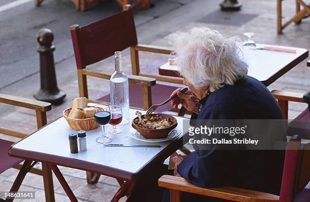 overhead of woman at outdoor cafe, bastide st louis. - frankreich essen stock-fotos und bilder