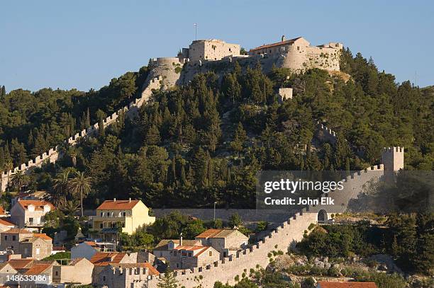 fortress panjol and city walls. - hvar stockfoto's en -beelden